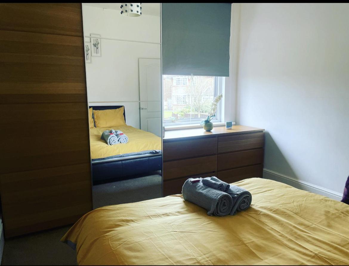 Luxury 1-Bed Apartment With Stunning City Views Perfect For Short Stays In Лондон Экстерьер фото