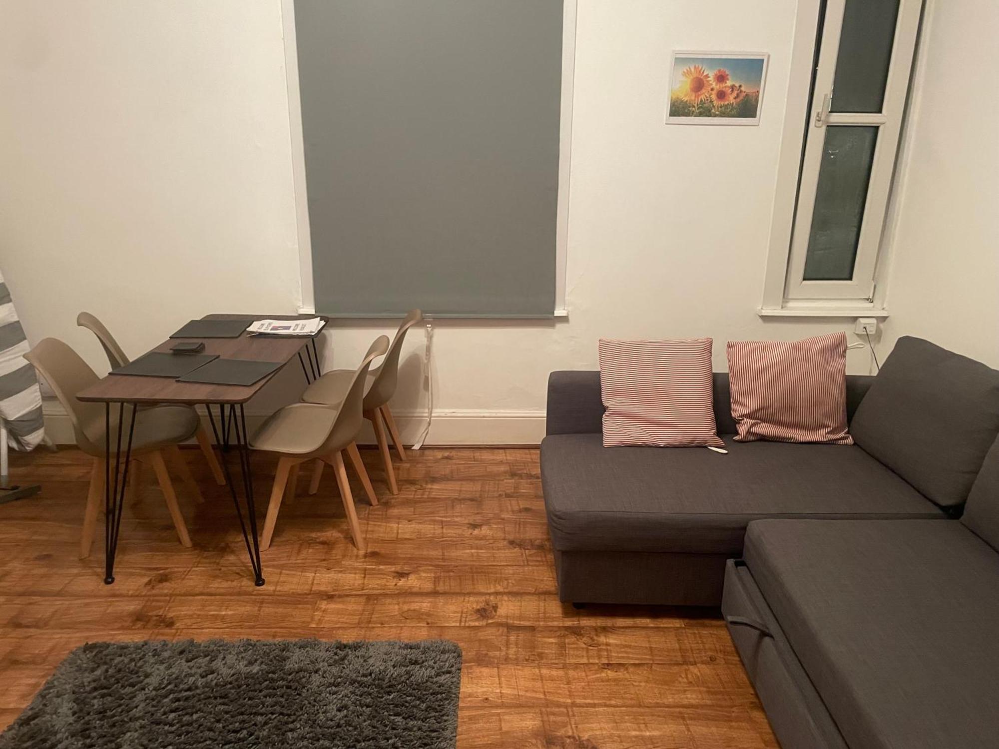 Luxury 1-Bed Apartment With Stunning City Views Perfect For Short Stays In Лондон Экстерьер фото