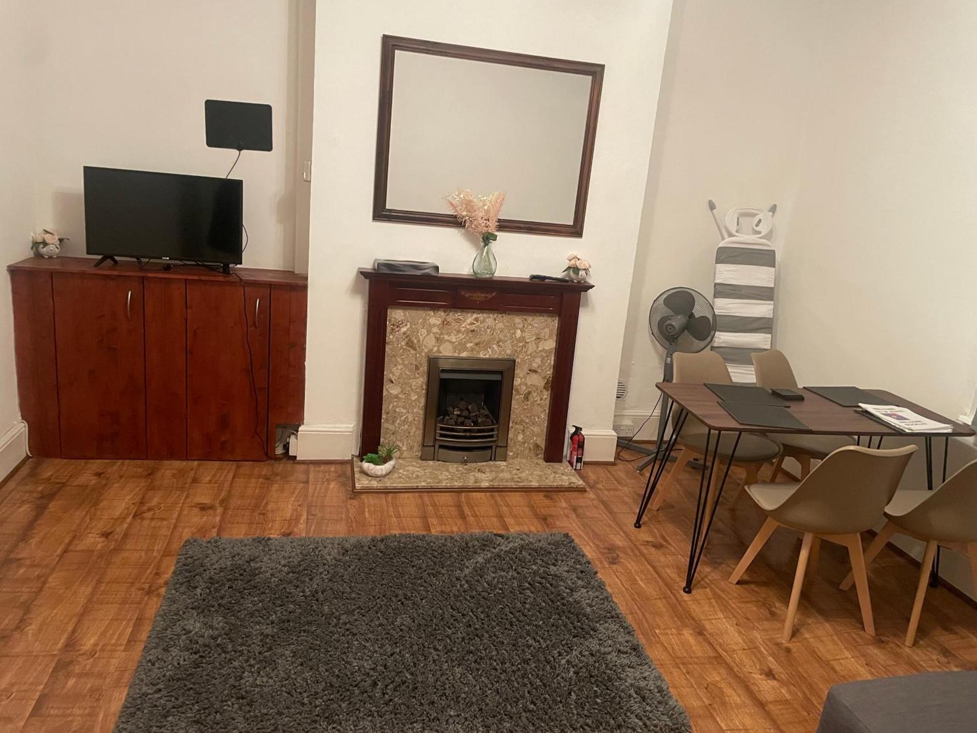 Luxury 1-Bed Apartment With Stunning City Views Perfect For Short Stays In Лондон Экстерьер фото
